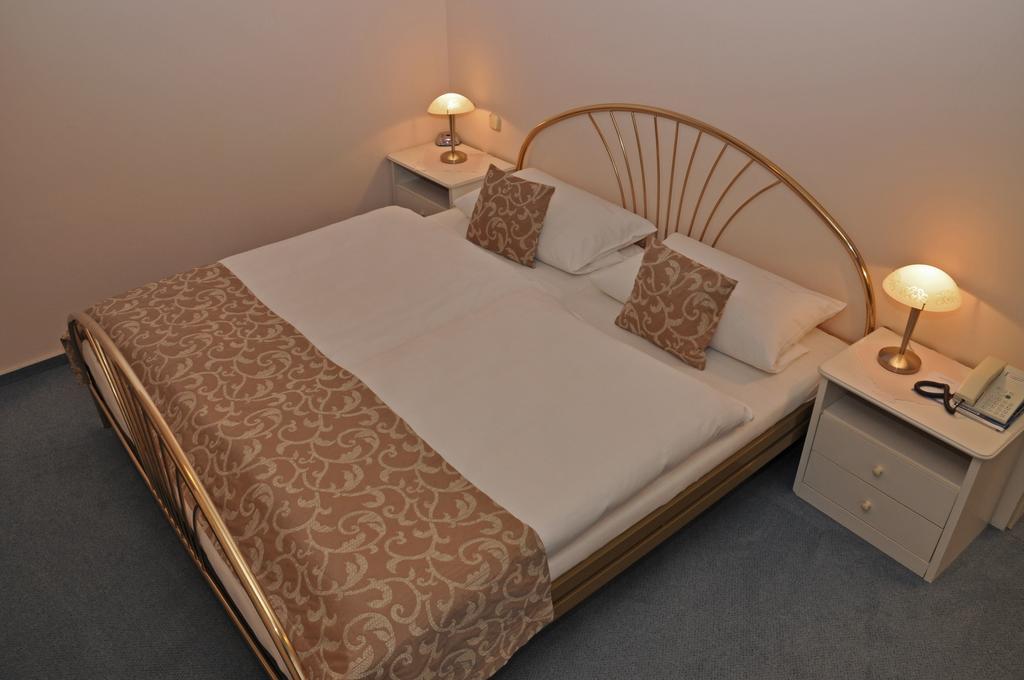 Hotel Garni Kristinenhof Бад Цвишенан Стая снимка